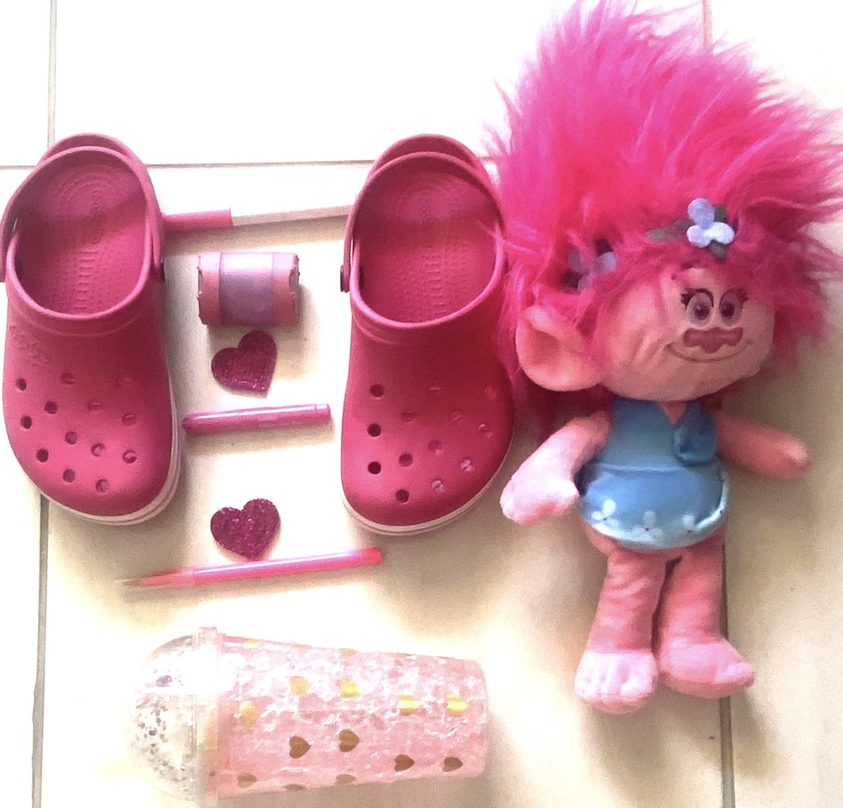 Team ASDAN <a href="/DubaiBritishEH/">Dubai British School</a>  adapted wonderfully to the sudden shift to online learning last week. Creating a colour collage using household items for <a href="/ASDANeducation/">ASDAN</a> T.I Making Pictures was a creative and engaging online class. Brilliant job team! <a href="/Taaleem/">Taaleem</a> #BeginsatDBSEH