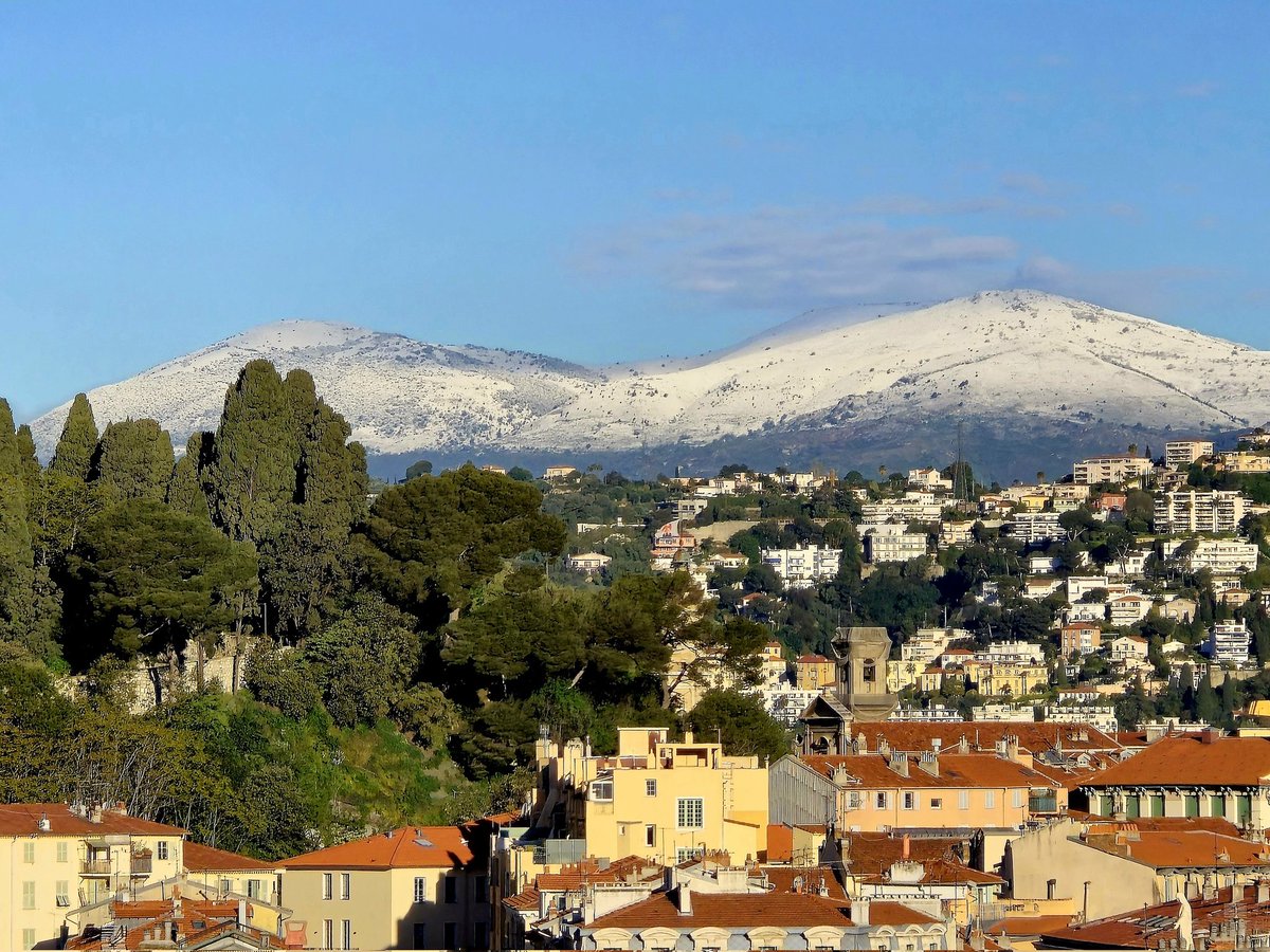 23 avril, au lendemain de l'orage de grêle : on se croirait en hiver ! 😍 

#Nice06 #CotedAzurFrance #ExploreNiceCotedAzur #meteo