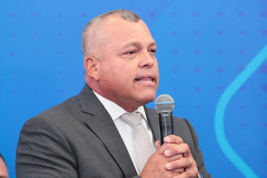 AliErnesto32's tweet photo. Felicitaciones @ACoronadoVzla, Ministro de la Presidencia de la República y Jorge Márquez, Vicepresidente Sectorial de Obras Públicas y Servicios, y Ministro de la Energía Eléctrica. Harán un excelente trabajo de la mano del presidente @NicolasMaduro por nuestra patria soberana https://t.co/hv9eXLHgMX