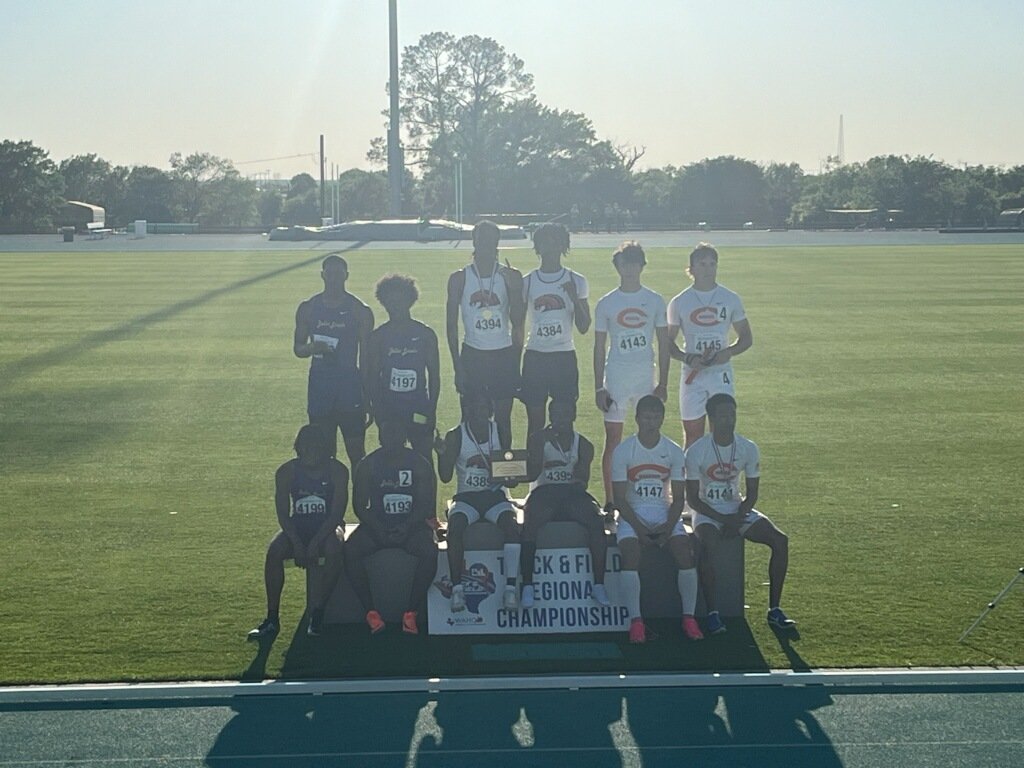 LSWMustangTrack's tweet photo. The Boys 4x2 came from behind to win the 4x2 in school record time. 2nd year in a row both sprint relays will be advancing to state. #LSWTRACK24 #BeGreat @lifemustangs @TTFCA @Travis5mith @WaxahachieNews https://t.co/4QmOoTlFD5