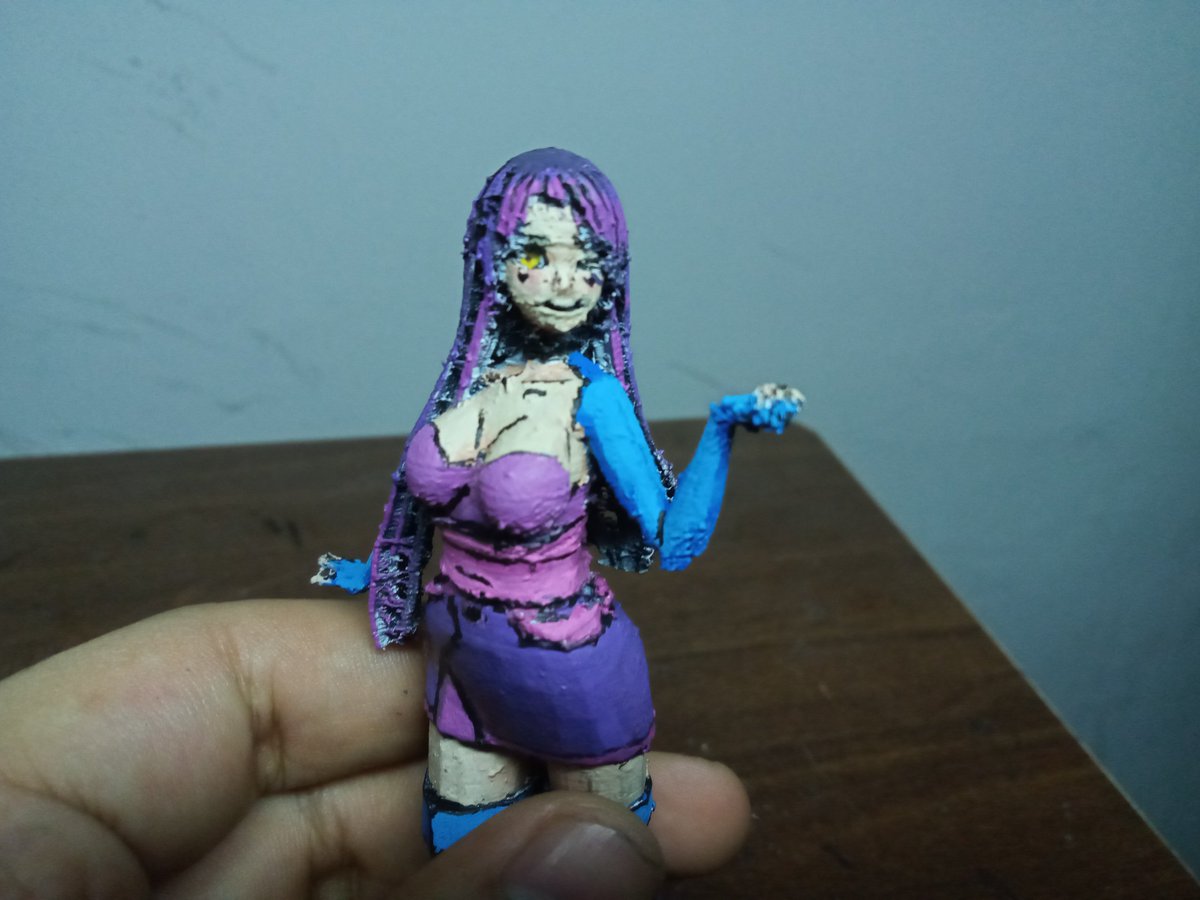 Imprimí y pinté un modelo de Sunari, OC de <a href="/CureSnow_/">🌊Lady Sunari🌊 | Vnex</a> . La impresión no salió perfecta y no tengo tanta experiencia pintando anime así que decidí hacer un estilo cell-shade sencillo pero con mucho cariño 💗