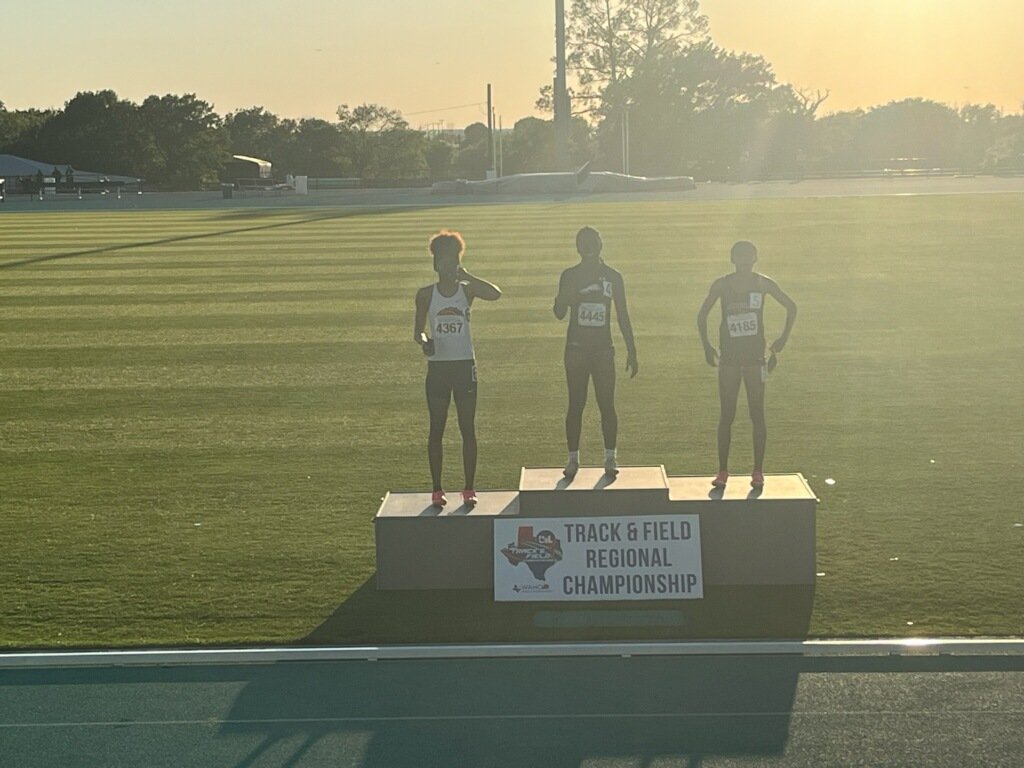 LSWMustangTrack's tweet photo. Jaimie Brown would add her 2nd of 3 bronze medals in the 200. #LSWTRACK24 #BeGreat @lifemustangs @TTFCA @Travis5mith @WaxahachieNews https://t.co/INbDlxZXzR