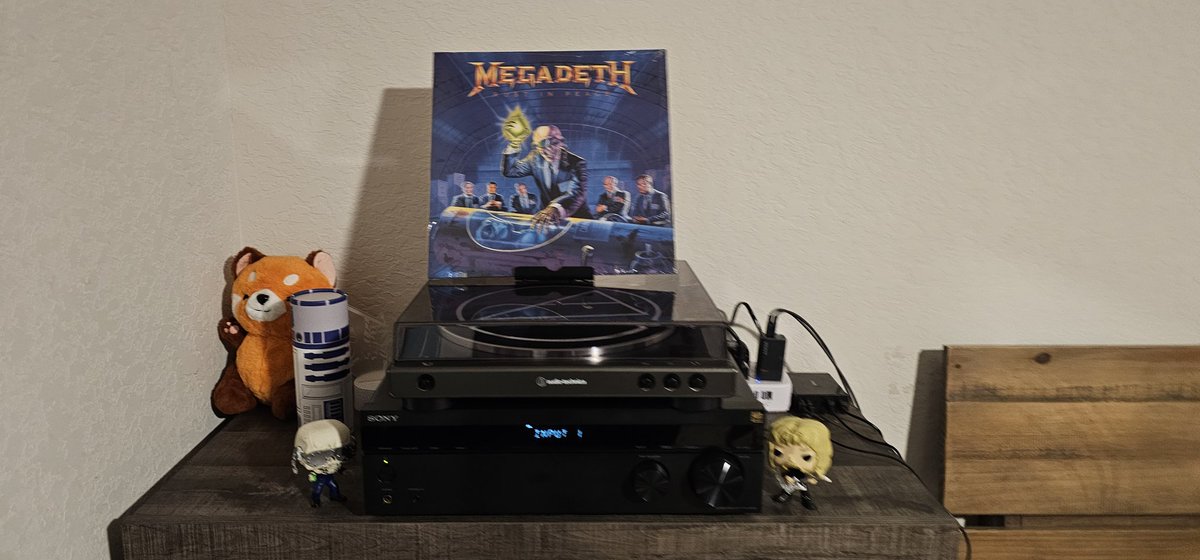 What are you listening tonite? @Megadeth Rust in Piece
#vinyladdict 
#vinylcollection 
#metalmusic