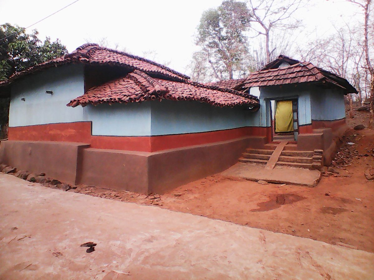 With little more than mud and bamboo, the Santhals build some of the most beautiful and cozy houses around.