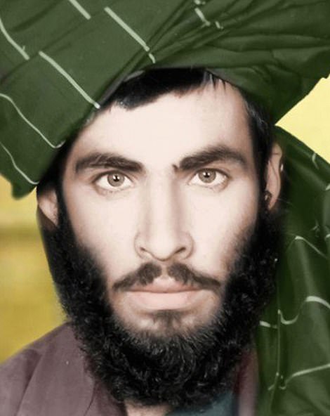 AhmadullahFahi4's tweet photo. ځيني خلک الله تعالی داسي نازولي په دنیا کي پیدا کړي چي دوئ ولاړ سي لکن محبوبیت یې د خلکو په زړونو کي تر وخته وخته پاته وي . له دې جملې څخه یو هم مؤسس جهاد د زړونو رهبر اتل ملا محمد عمر مجاهد رحمه الله دی.        ثالث عمر https://t.co/kfFUDkmupt