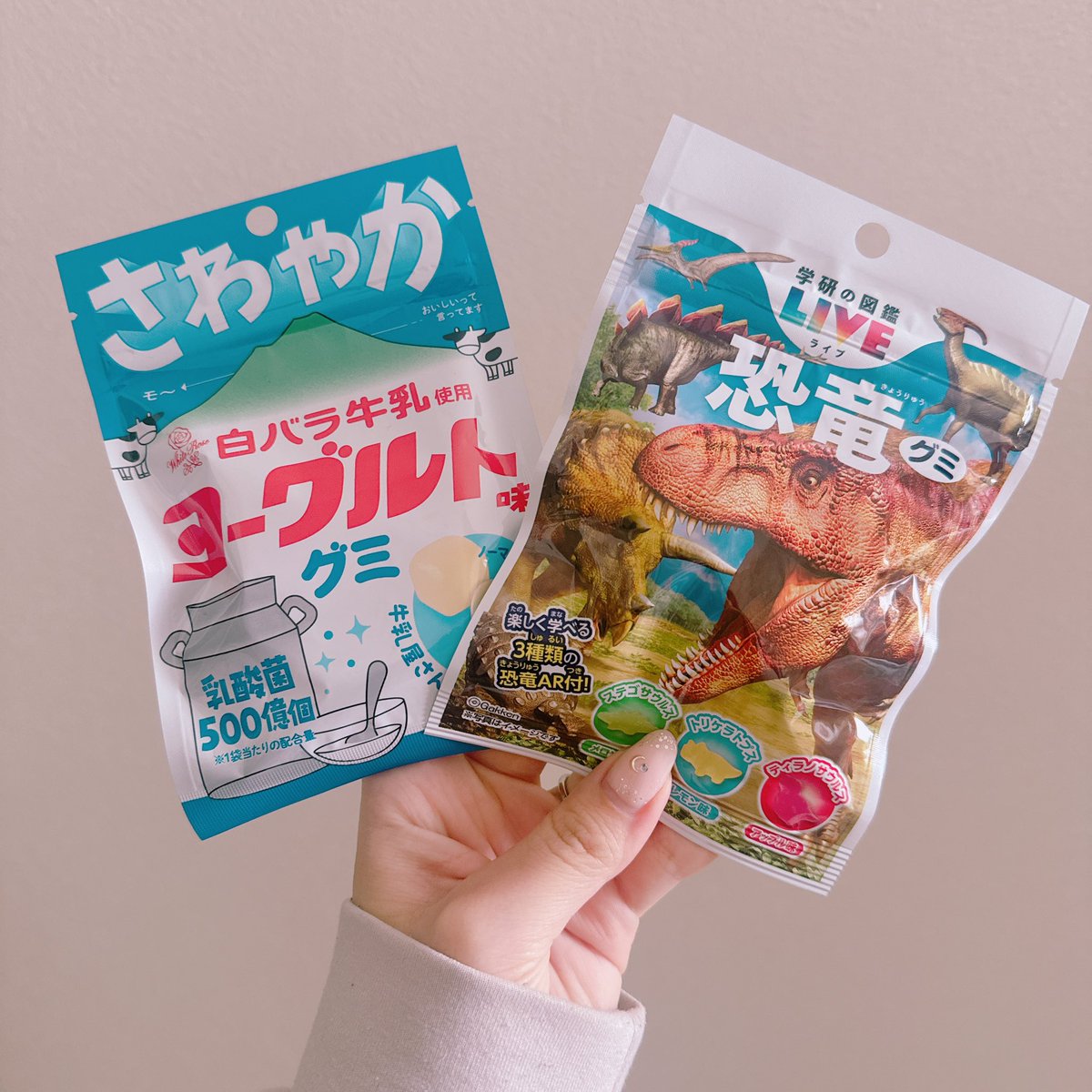 ファミマ！
学研の図鑑はこども菓子コーナーにあった！
 #日本グミ協会