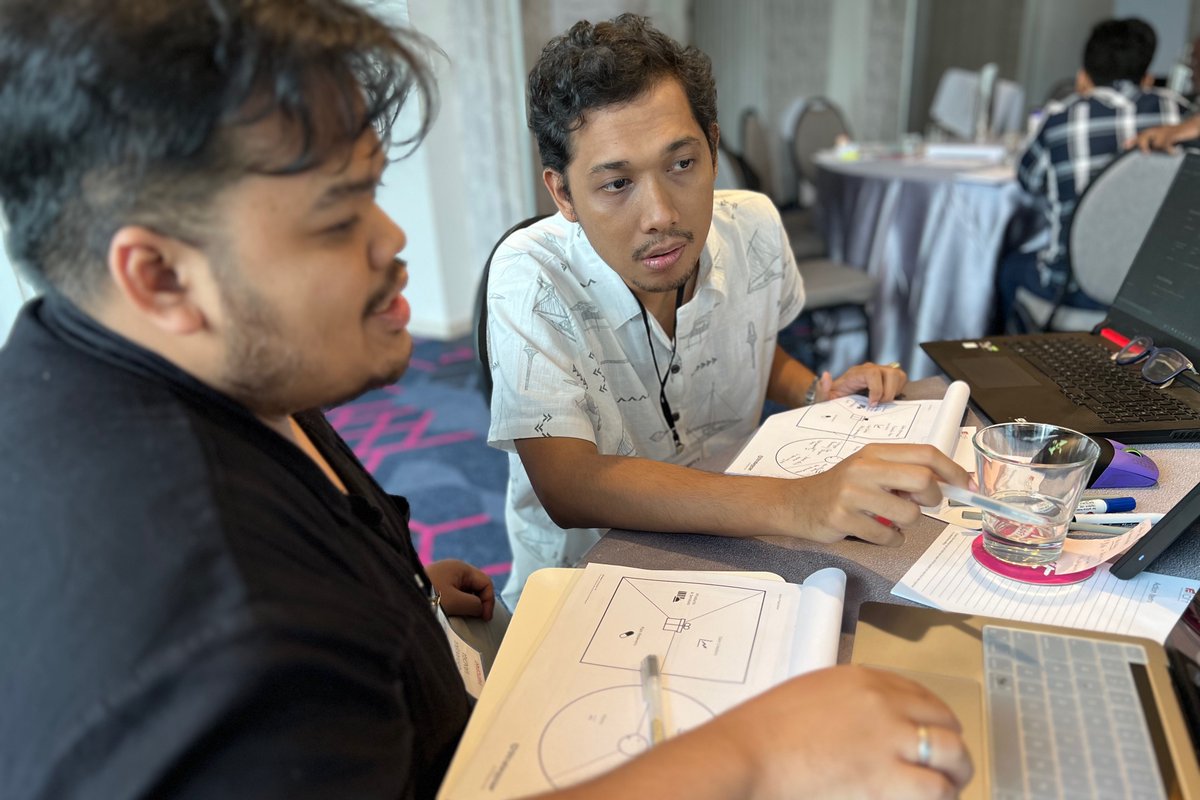 Last week, 5 selected teams from #SEA participated in the @AccountLab #HackCorruption hackathon 3-day bootcamp in Jakarta, Indonesia, to build prototypes of countering corruption solutions: ranging from reforming procurement processes to helping citizens monitor climate finance.