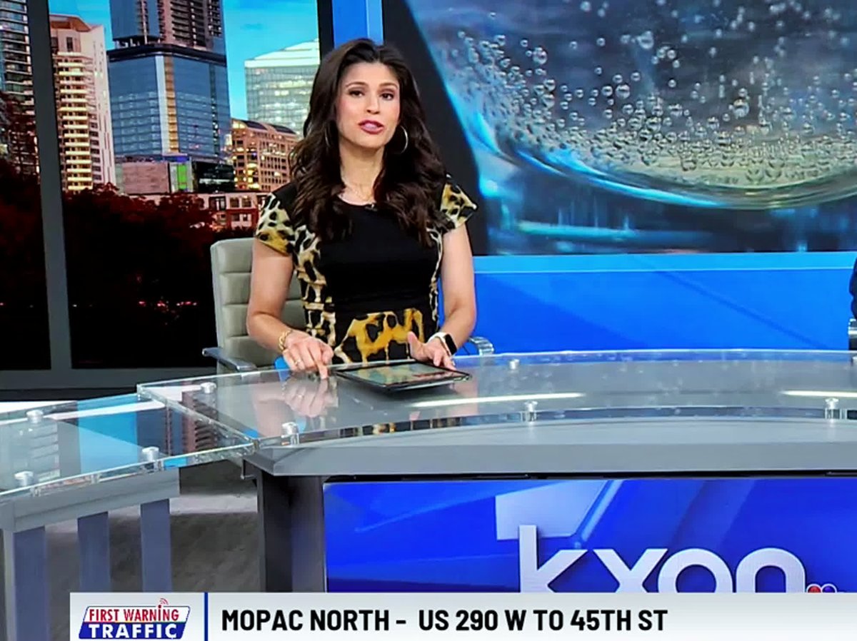 EmilyROReynolds's tweet photo. Very Hot Anchor Ladies With Legs Crossed Britt In TX &amp; Erin In MN Tonight Looking Very Great On The Anchor Desk! Very Great Dark Color Dresses For Both! @BrittMorenoTV ⚫️⚫️⚫️ @erinreportsTV ⚫️⚫️⚫️ https://t.co/0VtSucQUlp