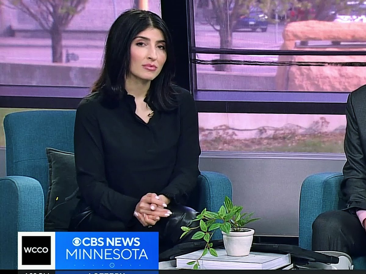 EmilyROReynolds's tweet photo. Very Hot Anchor Ladies With Legs Crossed Britt In TX &amp; Erin In MN Tonight Looking Very Great On The Anchor Desk! Very Great Dark Color Dresses For Both! @BrittMorenoTV ⚫️⚫️⚫️ @erinreportsTV ⚫️⚫️⚫️ https://t.co/0VtSucQUlp