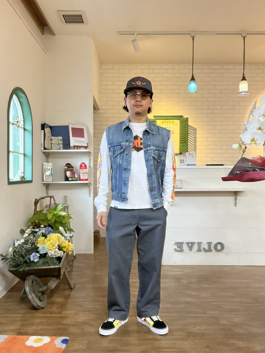 hayate3710's tweet photo. 昨日GETした
@masses_tokyo のキャップと
@levis のデニムベスト👅
うん
バイカーコーデ良きw
.
cap #masses #マシス #masses_tokyo
eyewear #shuron #シュロン
vest #levis #リーバイス
T-shirt #schott #ショット
pants #dickies #ディッキーズ
kicks #vans #バンズ https://t.co/n4mOC5RYWl