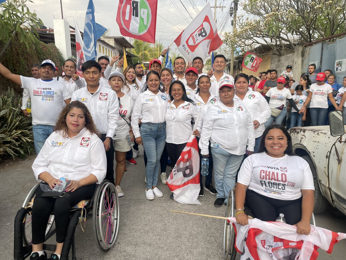abimeridescobar's tweet photo. Día 8 #Caminata y #ReunionVecinal en la Col. San Miguel La Unión, sin duda alguna es el barco de la continuidad y el desarrollo de Xochitepec @ChaloFlores_ @PabloAnguloB VOTA PRI 🇲🇽♥️ https://t.co/01BxateGWH