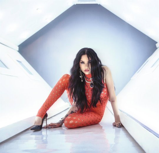 cagesvinyl's tweet photo. and this is: maggie lindemann. https://t.co/W7GpowV4Ub