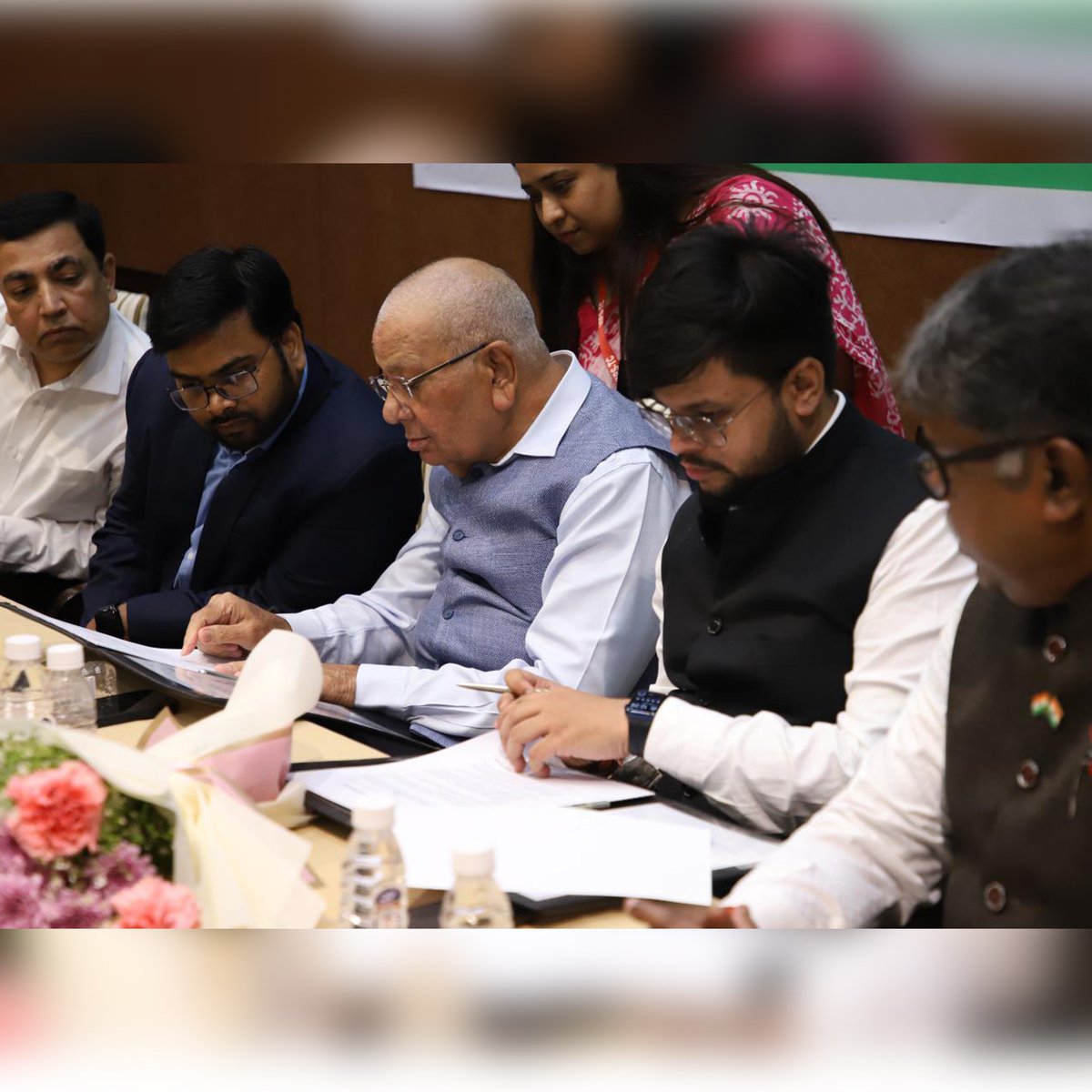 IGDefence's tweet photo. IG Drones signs MoU with Vivekananda Institute of Professional Studies, Leading the Way in Drone Technology Collaboration in Delhi.

Together, we're charting a future where drone technology not only reaches but soars beyond the skies.

#DronesForEfficiency #InnovateWithDrones https://t.co/YiLnUN7aGh