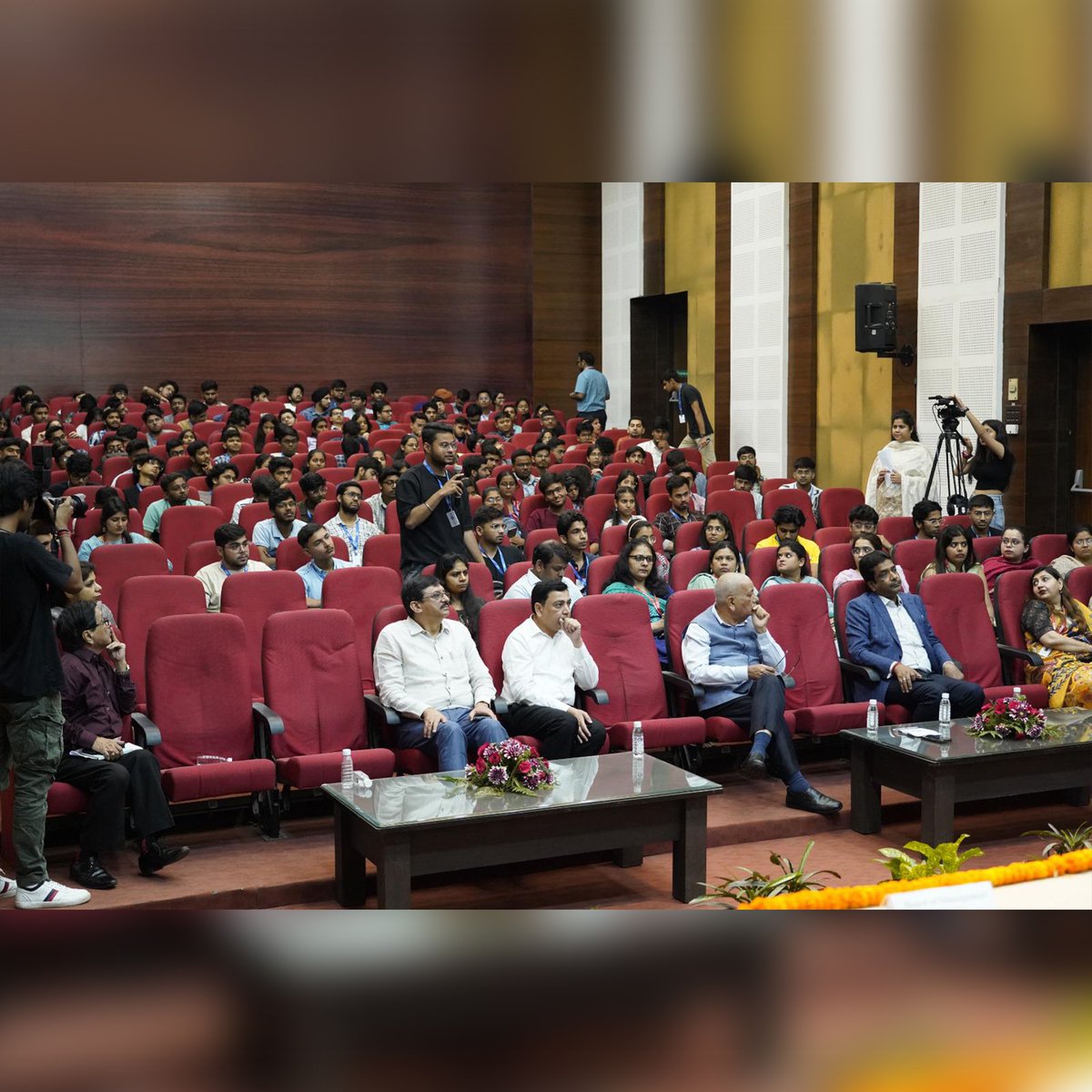 IGDefence's tweet photo. IG Drones signs MoU with Vivekananda Institute of Professional Studies, Leading the Way in Drone Technology Collaboration in Delhi.

Together, we're charting a future where drone technology not only reaches but soars beyond the skies.

#DronesForEfficiency #InnovateWithDrones https://t.co/YiLnUN7aGh