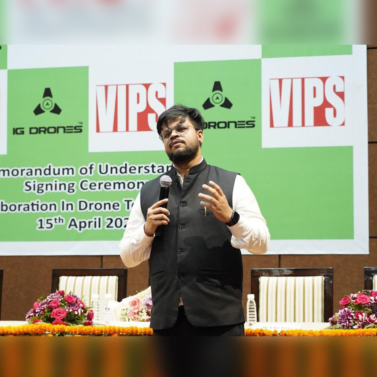 IGDefence's tweet photo. IG Drones signs MoU with Vivekananda Institute of Professional Studies, Leading the Way in Drone Technology Collaboration in Delhi.

Together, we're charting a future where drone technology not only reaches but soars beyond the skies.

#DronesForEfficiency #InnovateWithDrones https://t.co/YiLnUN7aGh