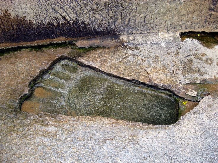 Bhagwan Hanuman’s giant footprint at Lepakshi, Andhra Pradesh 🙏

#hanumanjayanti2024