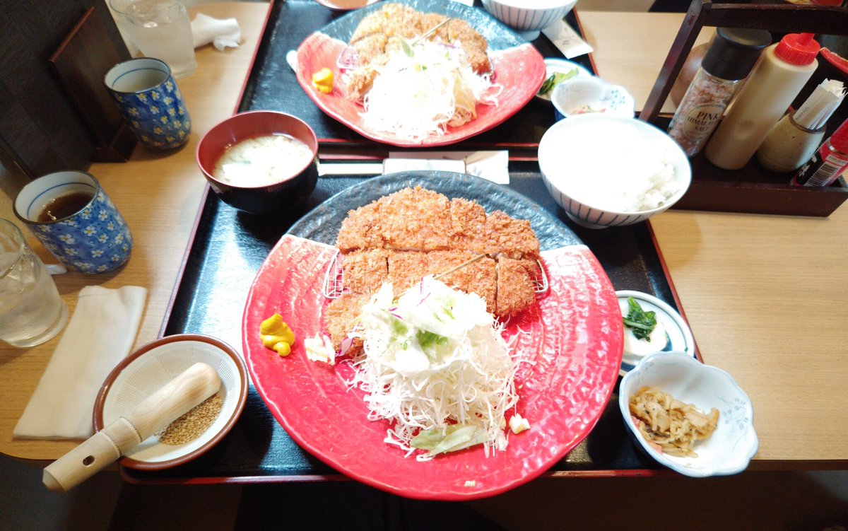 お昼は４人で、とあじに行って
特選ロース食べました😋👍