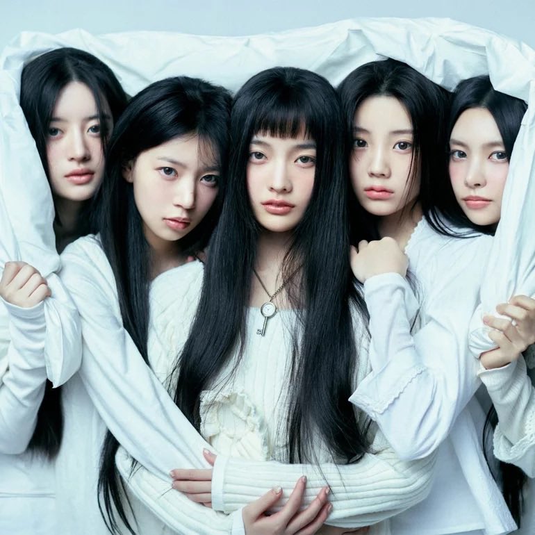 kchartsmaster's tweet photo. ILLIT (@ILLIT_twt) joins BLACKPINK (@BLACKPINK) as the only K-pop groups in history to reach a Perfect All-Kill with their debut song (Magnetic &amp; Whistle). https://t.co/UihlrVMUMt