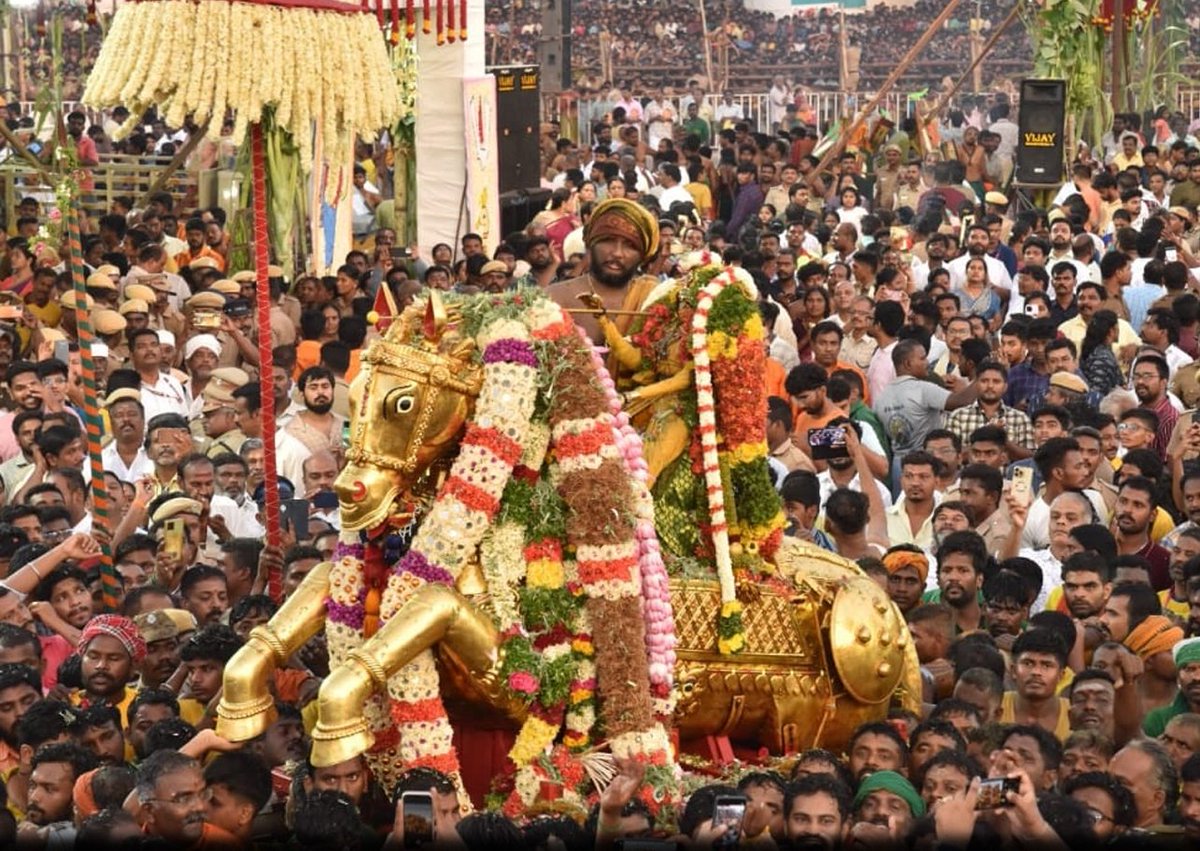 மதுரை சித்திரை திருவிழாவில் மக்கள் வெள்ளத்தில் வைகையாற்றில் இறங்கிய கள்ளழகர்

#madurai | #kallalagar | #chithiraifestival