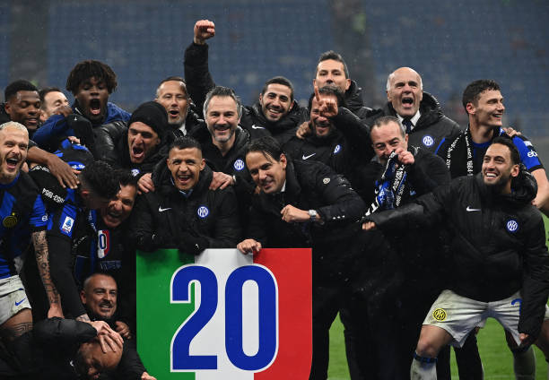 FansNerazzurri's tweet photo. Bintang Pertama Inter diraih pada musim 1965/66.
Bintang Kedua Inter diraih pada musim 2023/24.

Butuh 58 tahun untuk menambah satu Bintang di Jersey, semoga bintang ketiga tiba 10 tahun kemudian 😎 https://t.co/bcsmimA9T1