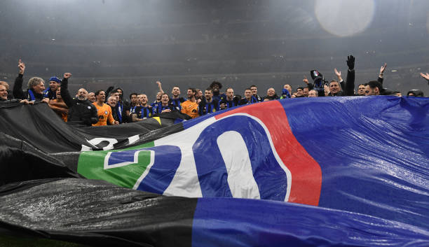 FansNerazzurri's tweet photo. Bintang Pertama Inter diraih pada musim 1965/66.
Bintang Kedua Inter diraih pada musim 2023/24.

Butuh 58 tahun untuk menambah satu Bintang di Jersey, semoga bintang ketiga tiba 10 tahun kemudian 😎 https://t.co/bcsmimA9T1