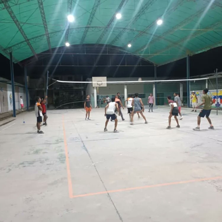 Siguiendo con el plan @imderzazamora va a la comuna, se realizo práctica de voleibol en la cancha deportiva de la parroquia Magdaleno, esto con el fin de incentivar a nuestros jóvenes a la practica deportiva.

#seguimosvenciendo