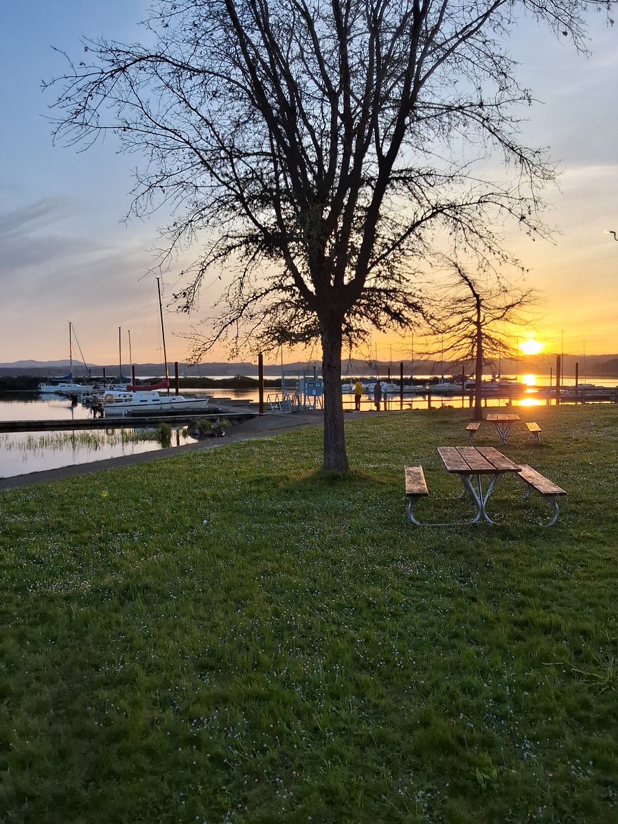 My backyard...

#Oregon #Lakes #GreatViews #Awesomedrives