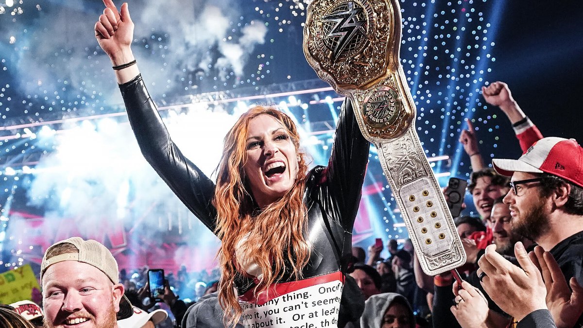 Our girl is a champ!! #WWERaw 
📸 WWE website

#BeckyLynch #THEMAN #BigTimeBecks