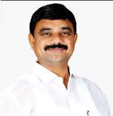 Srinu_LokeshIst's tweet photo. వైసిపి కీ బిగ్ షాక్....

వైసీపీ పార్టీ సభ్యత్వానికి మరియు రాష్ట్ర పోలీస్ హౌసింగ్ కార్పొరేషన్ ఛైర్మన్ పదవికి రాజీనామా చేసిన మెట్టుకూరు చిరంజీవి రెడ్డి.... https://t.co/3g7wbMAspp