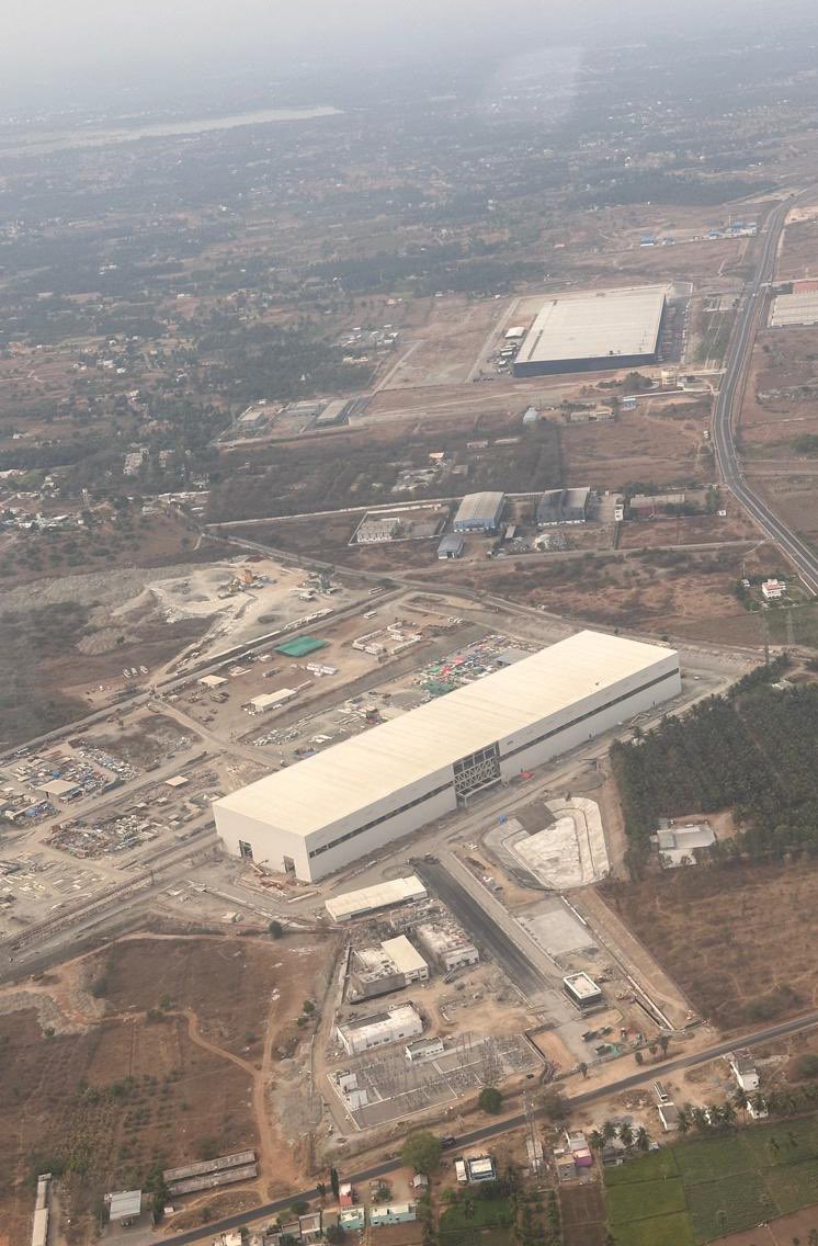 India’s EV hub getting built!🇮🇳🛵🏍️🚗 The @OlaElectric automotive factory at the top and the new gigafactory in the foreground! Both in a single frame❤️ We’re committed to making India a global EV hub!🫡