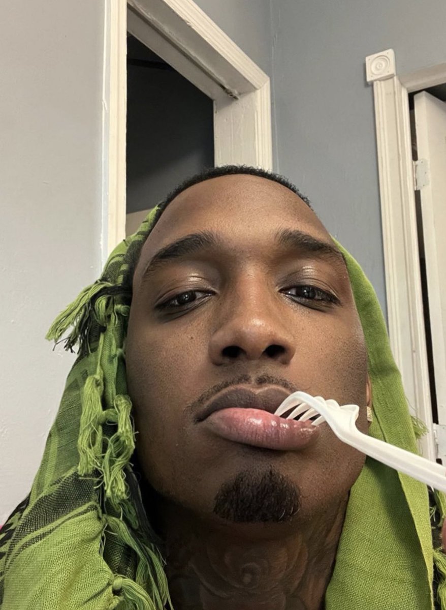 Adonis_Dfetty's tweet photo. Big head ass nigga 😝 https://t.co/ftGyhGtKTW
