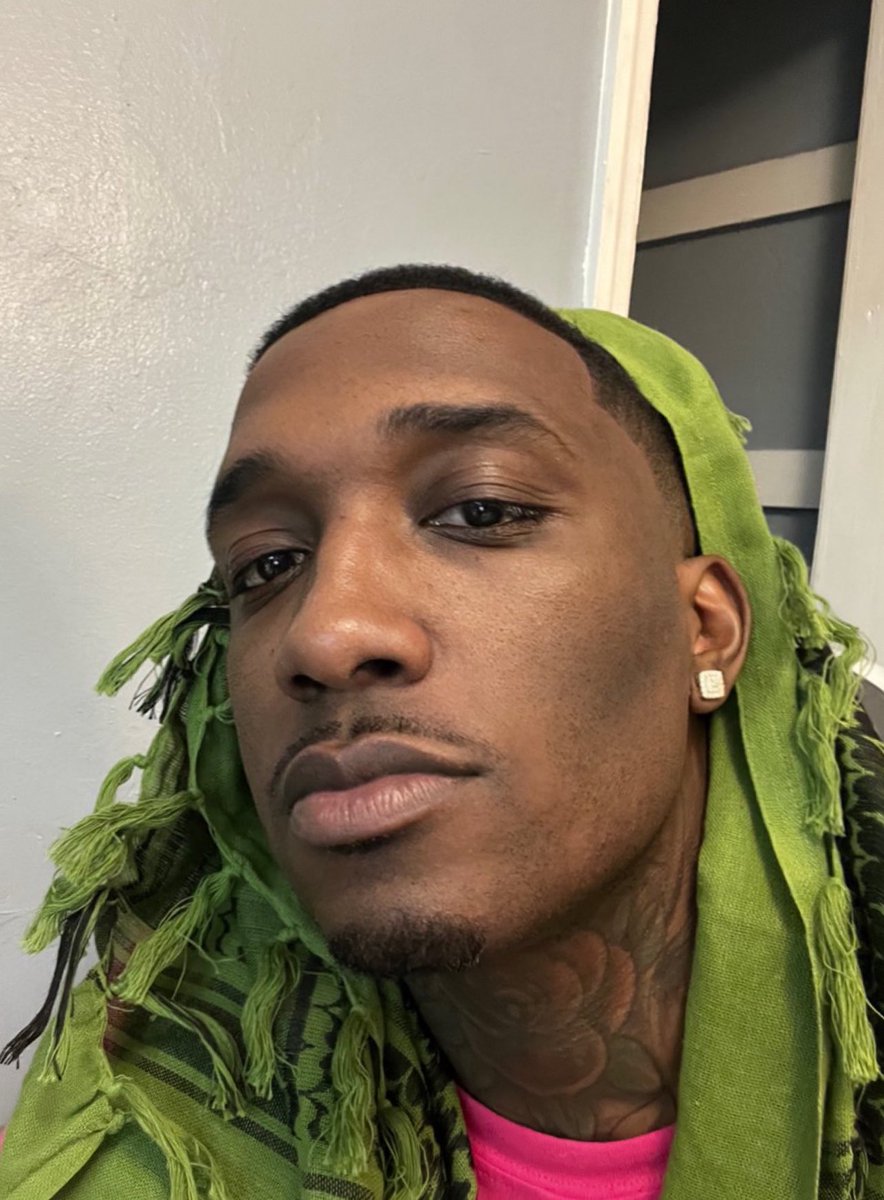 Adonis_Dfetty's tweet photo. Big head ass nigga 😝 https://t.co/ftGyhGtKTW