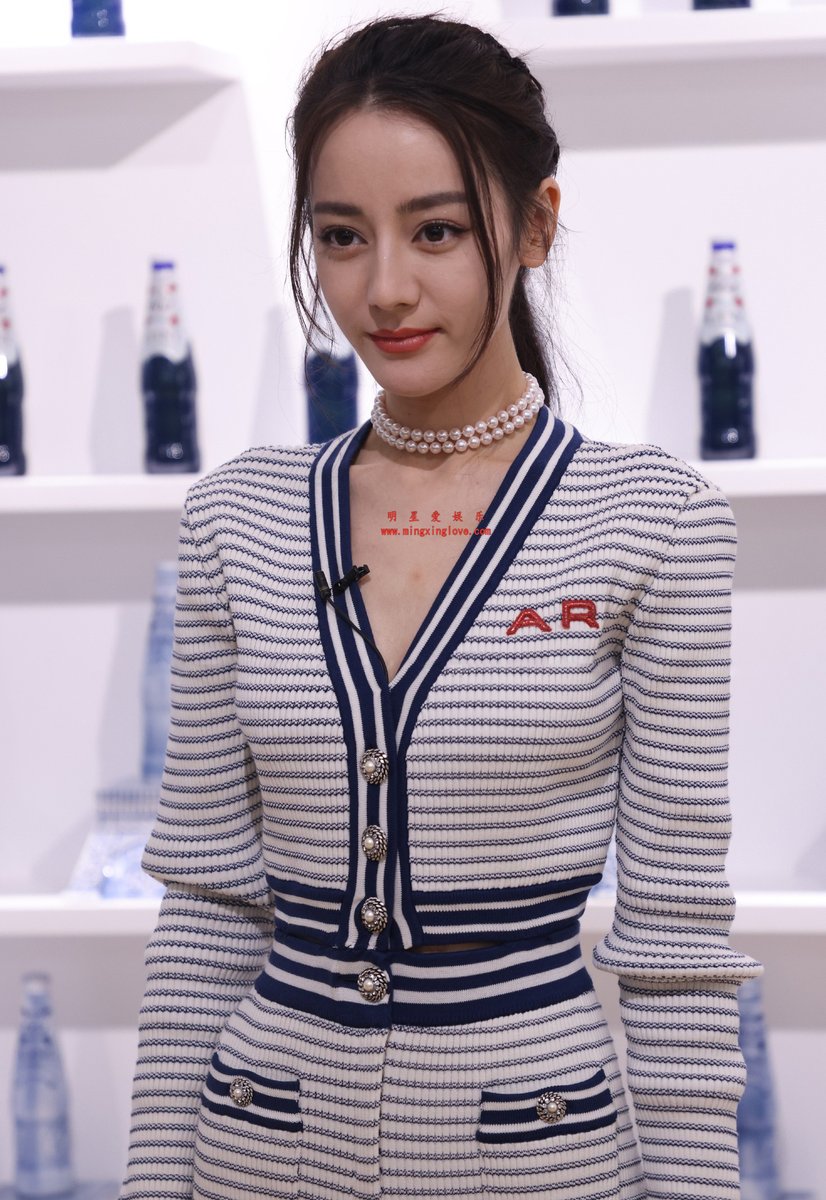 mingxinglove's tweet photo. #迪丽热巴 某活动现场照，光脚高跟特写，放大可看清肌肤纹理，高清4K分辨率无修 #生图 下载 #明星生图 https://t.co/uie5isl3rG
本站会员介绍 https://t.co/a9S01jvshA                                                                 此图购买地址 https://t.co/KQXemuJcfM https://t.co/HNKYYRkP3e