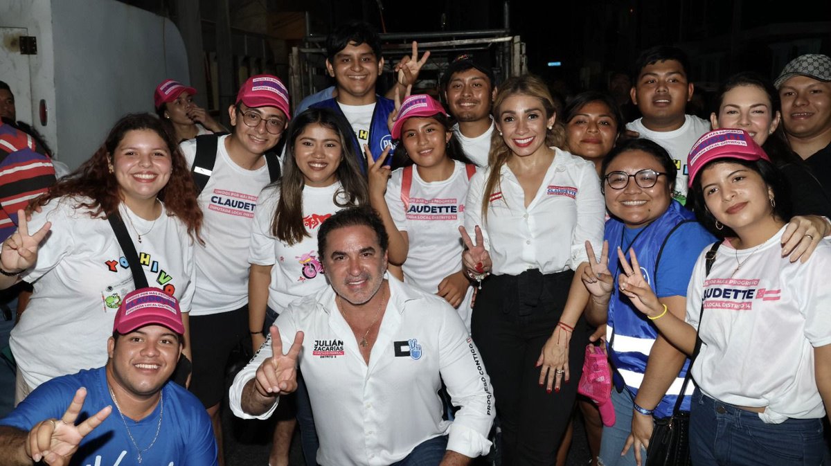 JULIANZACARIASC's tweet photo. JUNTOS VAMOS POR EL #progresoContigo. 💪🏼

Feliz de recorrer #PROGRESO junto a la próxima diputada del D14 Claudette Gamboa.

Gracias a las y los vecinos por tomarse el tiempo de platicar con nosotros. https://t.co/yKQNNOF95V
