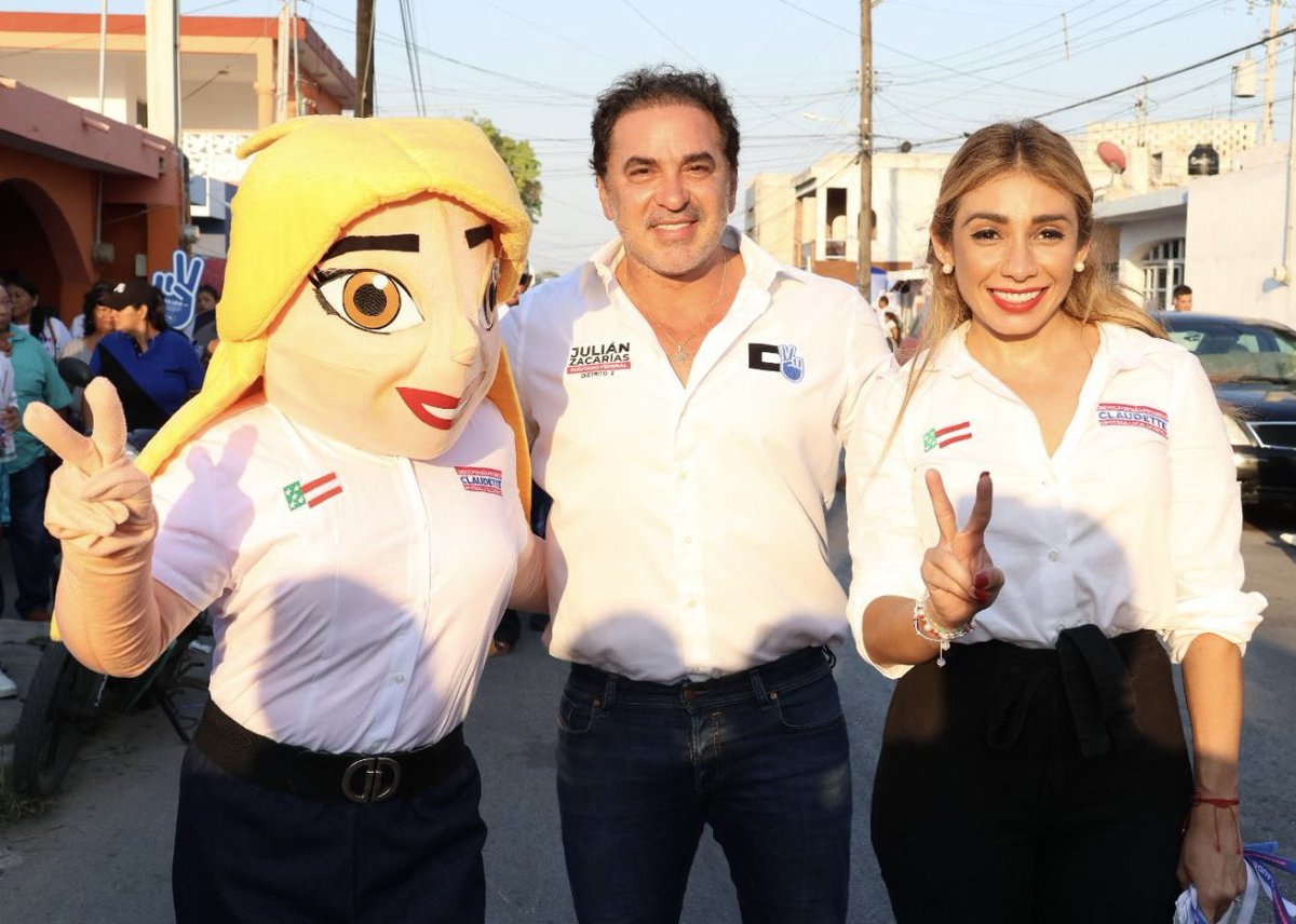 JULIANZACARIASC's tweet photo. JUNTOS VAMOS POR EL #progresoContigo. 💪🏼

Feliz de recorrer #PROGRESO junto a la próxima diputada del D14 Claudette Gamboa.

Gracias a las y los vecinos por tomarse el tiempo de platicar con nosotros. https://t.co/yKQNNOF95V