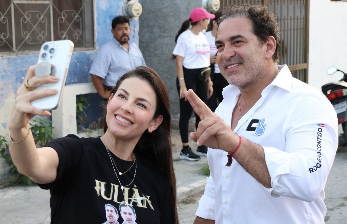 JULIANZACARIASC's tweet photo. JUNTOS VAMOS POR EL #progresoContigo. 💪🏼

Feliz de recorrer #PROGRESO junto a la próxima diputada del D14 Claudette Gamboa.

Gracias a las y los vecinos por tomarse el tiempo de platicar con nosotros. https://t.co/yKQNNOF95V