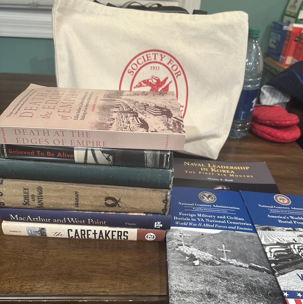 Book haul from @SMH_Historians. You know it’s a good conference if you get a few cool books in book raids. Thorton’s Believed to Be Alive, a memoir about a #KoreanWar POW is autographed. Around the World with Uncle Sam is a first edition.