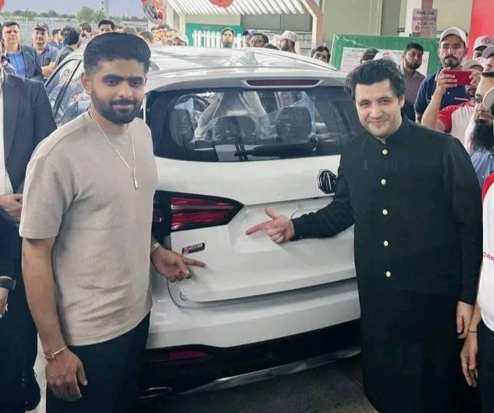 Peshawar Zalmi owner Javed Afridi gifted a brand new car 'MG ESSENCE' to Babar Azam. #BabarAzam𓃵 #PeshawarZalmi
