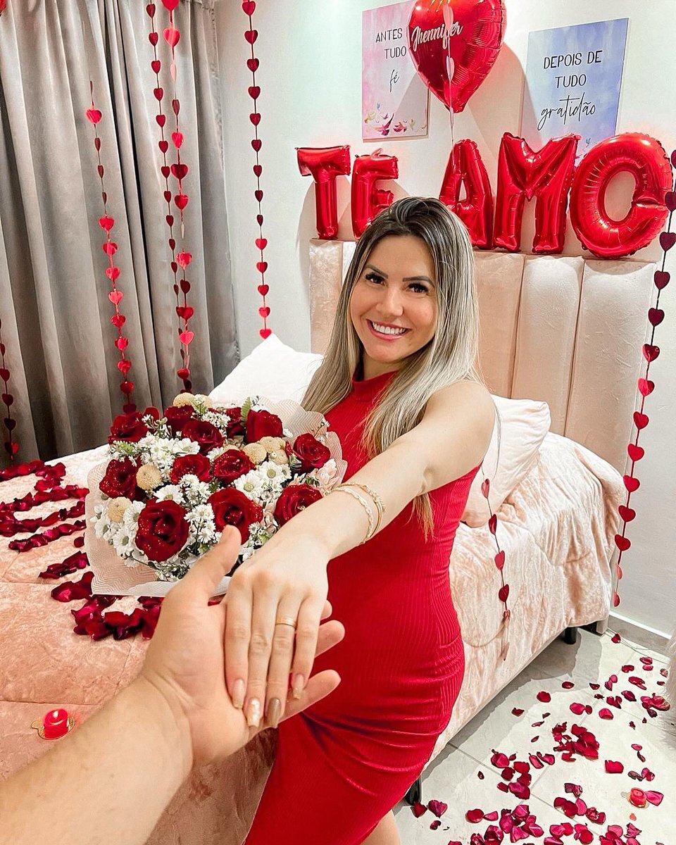 Os planos de Deus são muitos melhores que o nosso, nem nos meus melhores sonhos eu imaginaria ser tão feliz como sou com você, te escolho todos os dias e claro que eu eu aceito casar e viver eternamente com você!! 👩🏼‍❤️‍💋‍👨🏻🩷