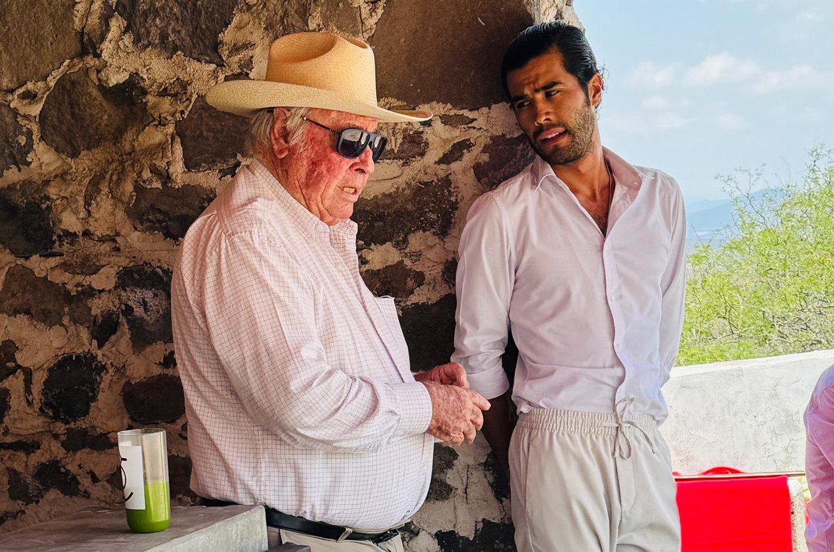 🙏🏼Gracias a Don Fernando de la Mora. Siempre es un aprendizaje invaluable visitarlo en su casa. 🔜 <a href="/SerialTaurino/">SerialTaurino</a> #Aguascalientes
#️⃣𝗹𝗮𝗾𝘂𝗶𝗲𝘁𝘂𝗱𝗲𝗻𝗲𝗹𝗰𝗮𝗼𝘀