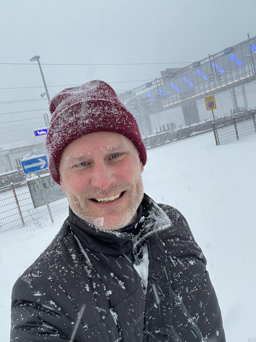 ari_kokko's tweet photo. Jättäkää autot kotiin tänään. Ainakin Turun seudulla on hankala ajokeli vaikka olisi talvirenkaat vielä alla. https://t.co/RpI4uQrjrm