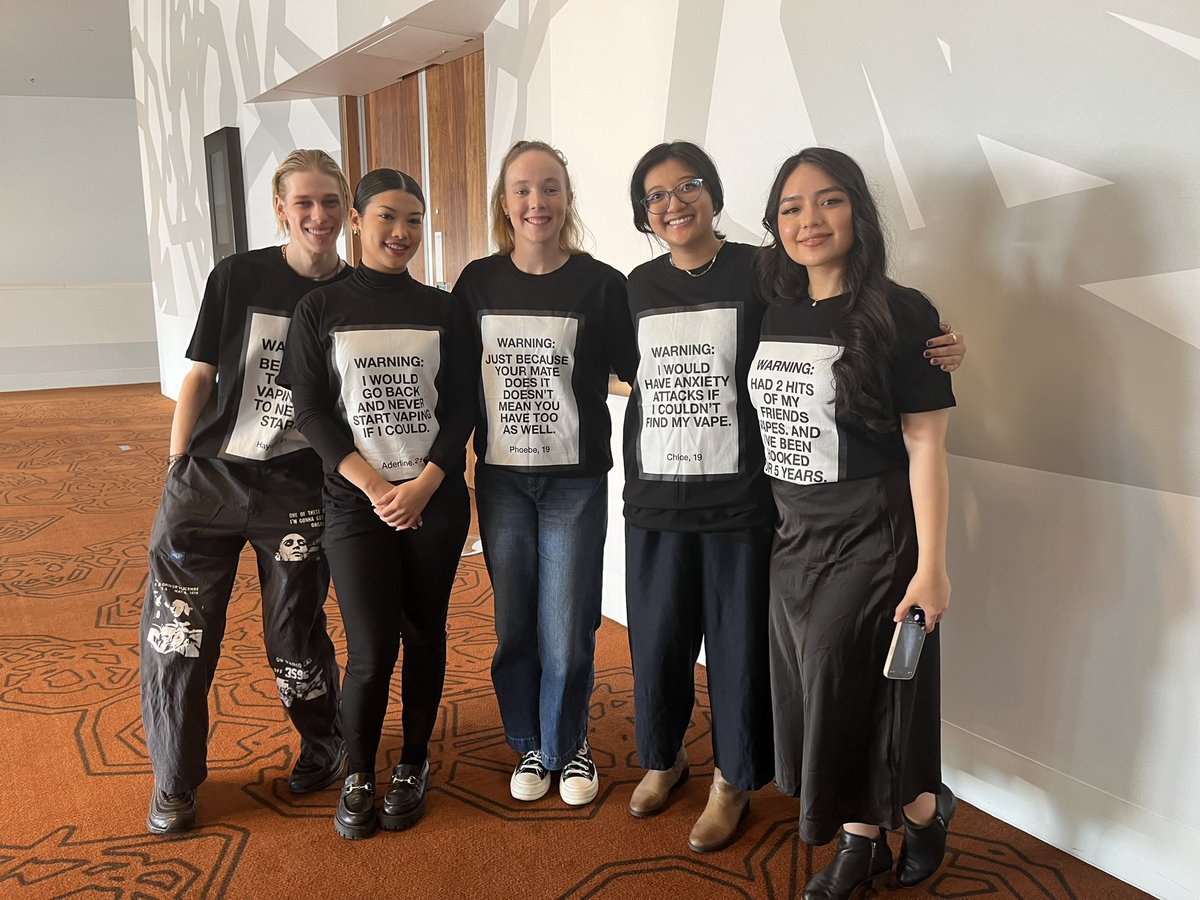CroakeyNews's tweet photo. @SandroDemaio Alongside @gedkearney, @SandroDemaio and young @VicHealth ambassadors launched warning labels created as part of #UNCLOUD a peer-reviewed, scientifically-backed initiative, including a platform for young Australians to warn each other about vapes. #WHSMelbourne2024 https://t.co/fMROd7YBLz