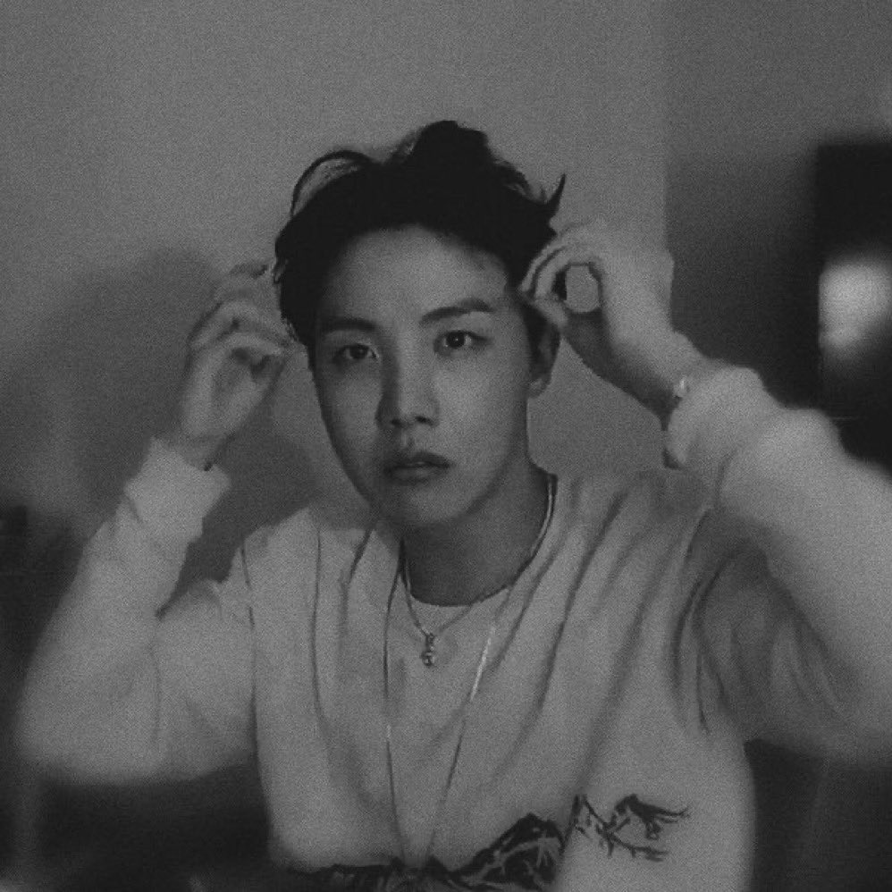 Saw this hoseok in my  old gallery 😍 I definitely saved it cuz he’s so gorgeous as always 😩 credit to whoever edited this, thank you 🥰

#jhopepics