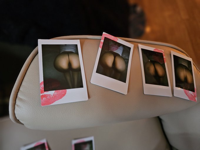My Polaroids come with kisses on em 🥰💋 https://t.co/h4hUViWFmJ