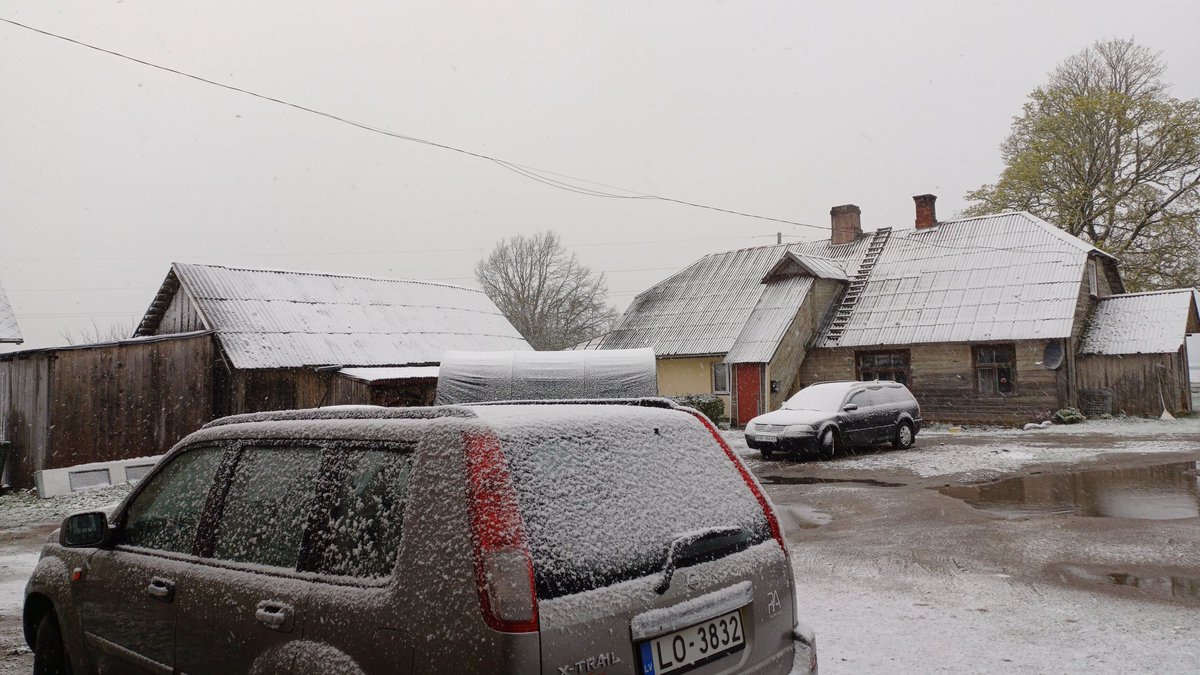 laikpstakli's tweet image. 23.aprīlī, Priekuļos atziema.❄️

#pavasaris #sniegs #aprīlis 

@LVGMC_Meteo @MeteoLatvia @boms_tricis