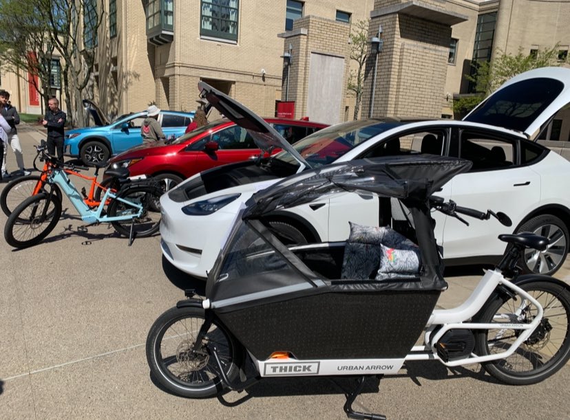 For Earth Day, we @CMUenergy held an electric vehicle open house in the middle of campus, featuring electric vehicles from the CMU community, including some awesome e-bikes ⚡️