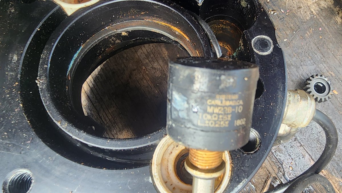 cranimal1's tweet photo. Pulling apart a soggy jefa sprocket drive to replace rudder sensor potentiometer and clean moter grrrrr #garminautopilot https://t.co/QZhfdaHFHw