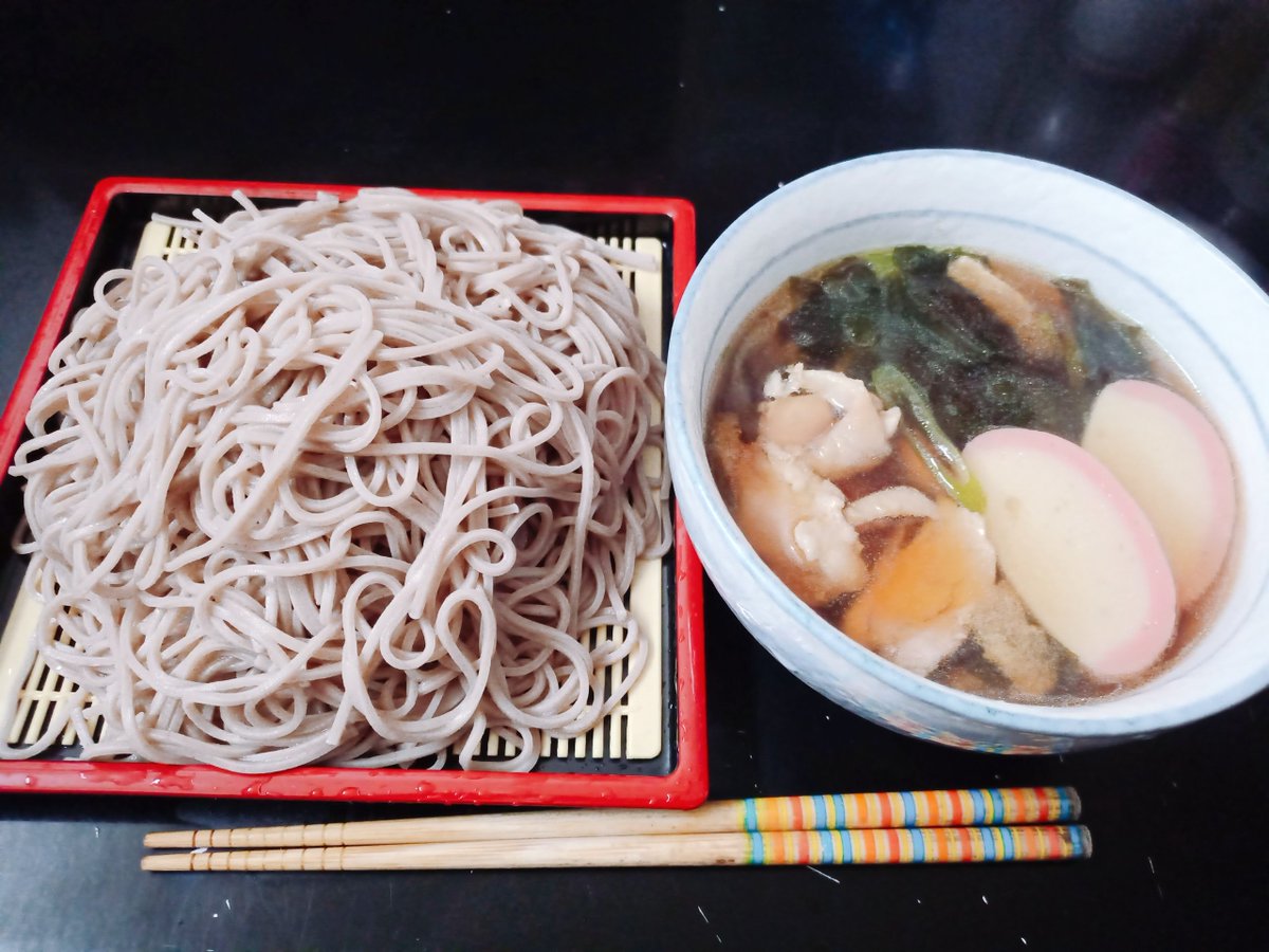 今日の男飯！ 今日は仕事が夜からで肌寒いから、ざるそばをつけ麺風にして食べた🤭 なかなか美味しかった😋