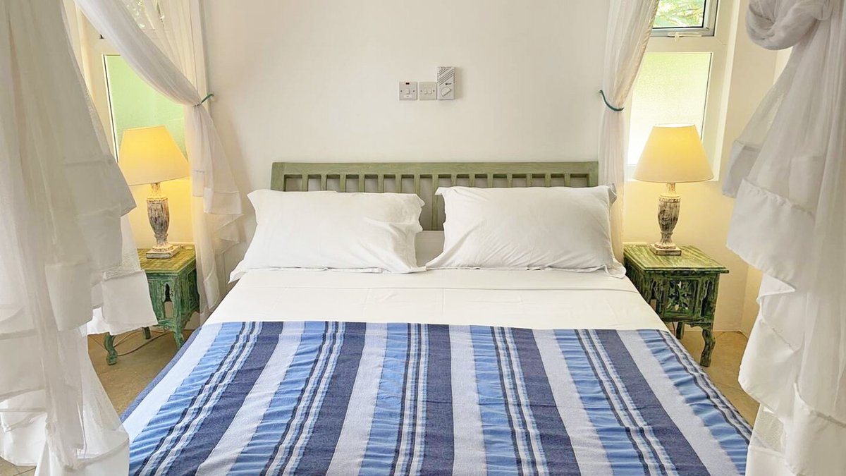 DiscoverWatamu's tweet photo. Introducing Watamu Sandbar Cottage: An eco-friendly beachfront getaway with stunning ocean views, veranda, and shared plunge pool. Ideal for families or couples. Priced from $160/night for up to 4 guests. #WatamuSandbarCottage #BeachfrontBliss #VacationRental https://t.co/WTaiMdwIqC