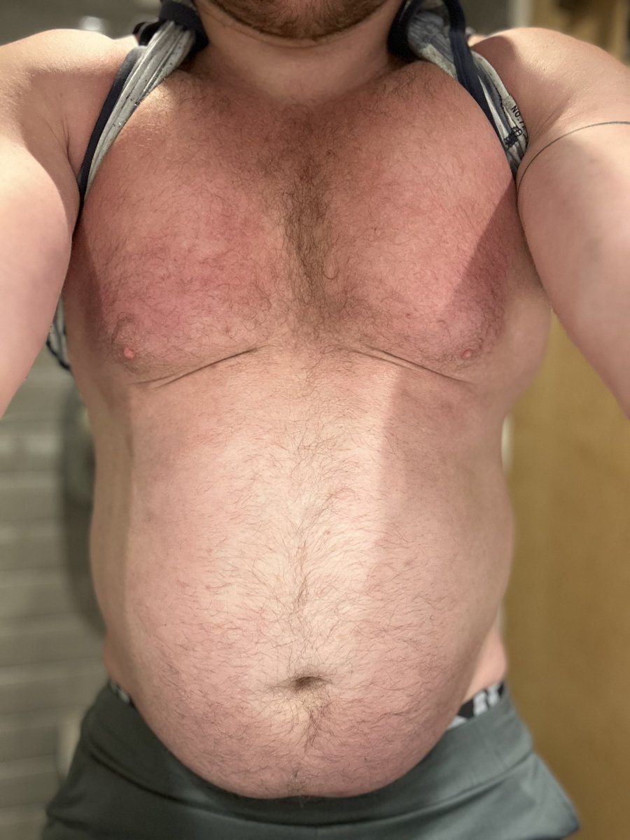bulkingup03's tweet photo. Am I looking bigger and rounder?
#musclegut #gainer #grommr #belly #gaybelly #beefybelly #musclebelly #gaybear #feedme #bellygains #hairybelly #chunkyguy #beefybear https://t.co/hhlrF9VqIw